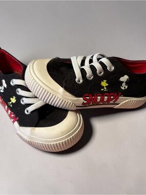 Snoopy toddler Black Canvas Lace-Up Sneakers
